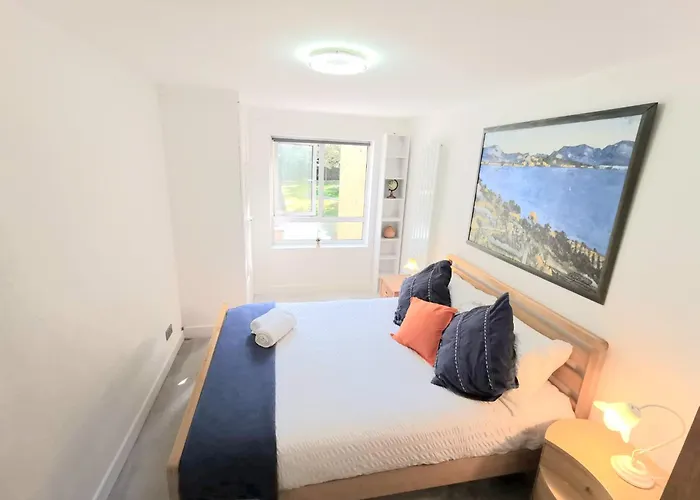 Free Parking - 4 Bed - 3 Bath - Sofa Bed - Digital Lock Entry